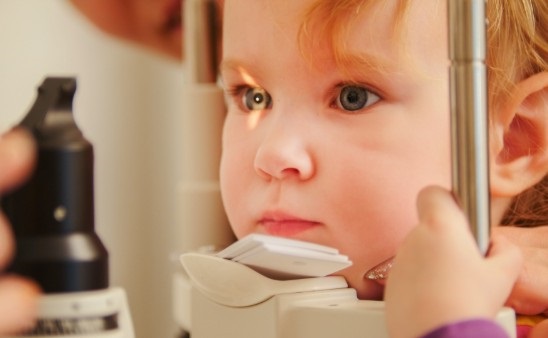 primera revisi�n de los ojos en el ni�o