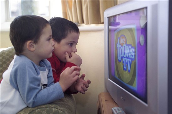 ver muy cerca la televisi�n